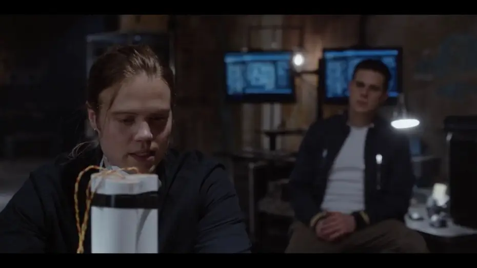 Video for the series Travelers — Travelers - Stagione 2 [Trailer Italiano]