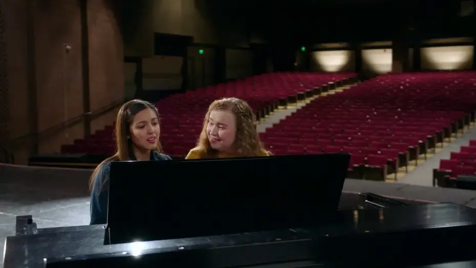 Video for the series High School Musical: The Musical: The Series — High School Musical : La Comédie Musicale, La Série - Bande Annonce [VF]