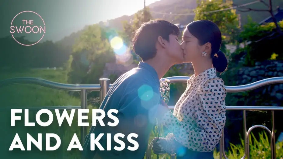 Video for the series It's Okay to Not Be Okay — Kim Soo-hyun brings Seo Yea-ji flowers and a kiss | It’s Okay to Not Be Okay Ep 9 [ENG SUB]