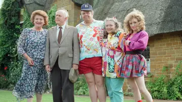 Backdrop for the TV series "Keeping Up Appearances" #1542236
