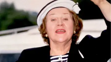 Backdrop for the TV series "Keeping Up Appearances" #1542239