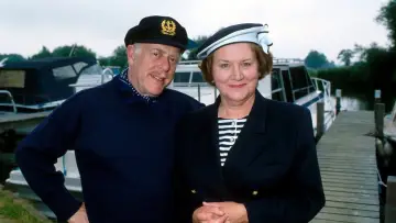 Backdrop for the TV series "Keeping Up Appearances" #1542240