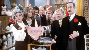 Backdrop к сериалу "Are You Being Served?" #1451981