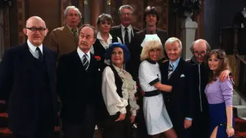 Backdrop к сериалу "Are You Being Served?" #1451988