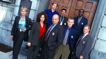 Backdrop к сериалу "NYPD Blue" #1253140