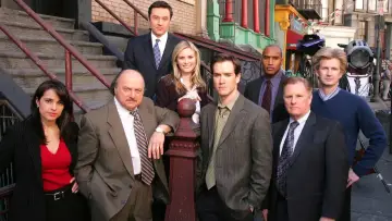 Backdrop к сериалу "NYPD Blue" #1253142