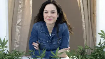 Backdrop к сериалу "Weeds" #1295311