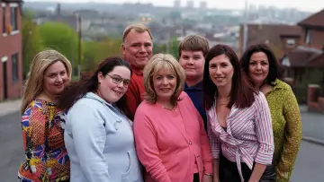 Backdrop for the TV series "Fat Friends" #1817774