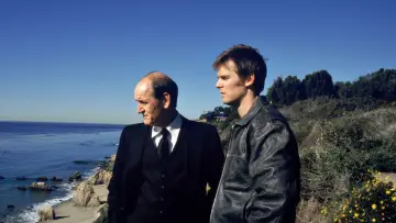 Backdrop к сериалу "Six Feet Under" #1299269