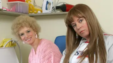 Backdrop for the TV series "Kath & Kim" #1885876