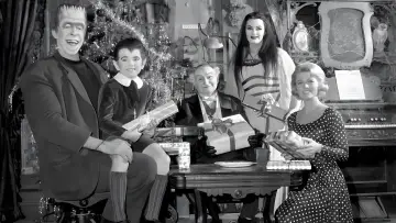 Backdrop к сериалу "The Munsters" #1358368