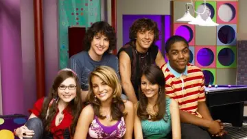 Backdrop for the TV series "Zoey 101" #1383353