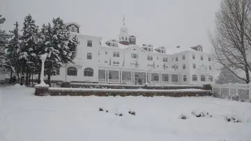 Backdrop for the TV series "The Shining" #1470873
