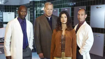 Backdrop к сериалу "Crossing Jordan" #1269499