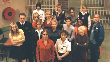 Backdrop к сериалу "Bad Girls" #1377173