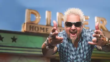Backdrop к сериалу "Diners, Drive-Ins and Dives" #1221566