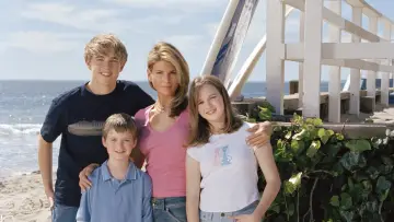 Backdrop for the TV series "Summerland" #1661381