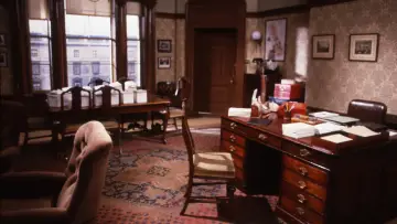 Backdrop for the TV series "Yes Minister" #1599501
