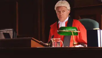 Backdrop for the TV series "Judge John Deed" #1684734
