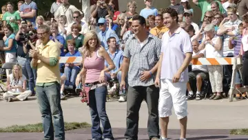 Backdrop к сериалу "Extreme Makeover: Home Edition" #1365008