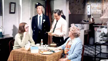 Backdrop for the TV series "On the Buses" #1747974