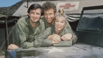 Backdrop к сериалу "M*A*S*H" #1300048