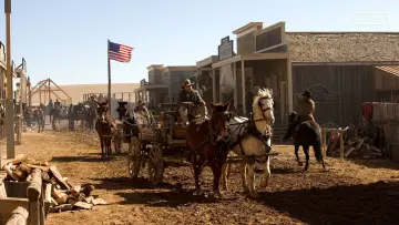 Backdrop for the TV series "Into the West" #1722668