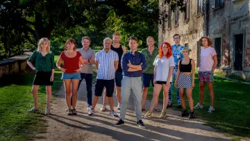 Backdrop for the TV series "Wie is de Mol?" #1437039