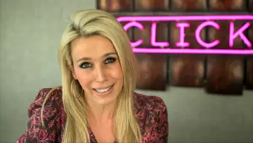 Backdrop for the TV series "Click" #1370218