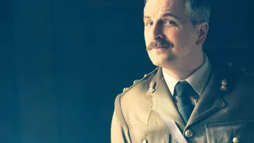 Backdrop к сериалу "Ghosts" #1389999