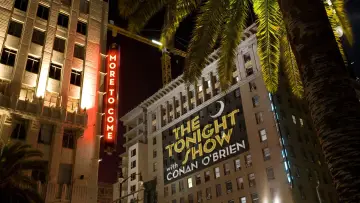 Backdrop к сериалу "The Tonight Show with Conan O