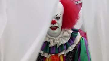 Backdrop к сериалу "It" #1375085