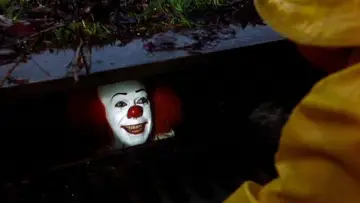 Backdrop к сериалу "It" #1375086