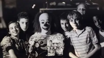 Backdrop к сериалу "It" #1375092