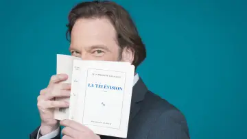 Backdrop for the TV series "La Grande Librairie" #1586022
