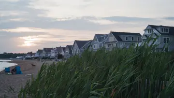 Backdrop for the TV series "Murder on Middle Beach" #1831697