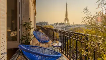 Backdrop for the TV series "The Parisian Agency: Exclusive Properties" #1503097
