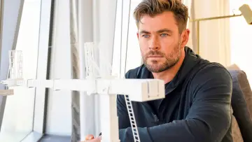Backdrop for the TV series "Limitless with Chris Hemsworth" #1788855