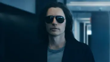 Backdrop for the TV series "WeCrashed" #1406781