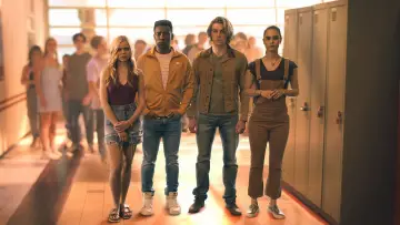 Backdrop к сериалу "One of Us Is Lying" #1466106