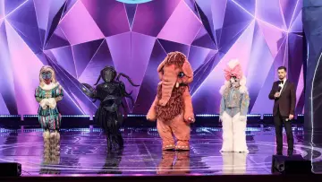 Backdrop for the TV series "The Masked Singer Russia" #1669829