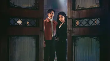 Backdrop for the TV series "Sell Your Haunted House" #1604665