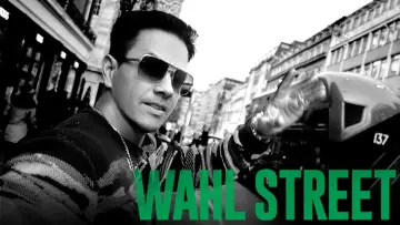 Backdrop for the TV series "Wahl Street" #1665979