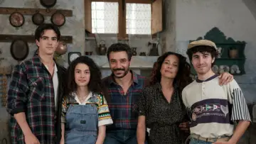 Backdrop for the TV series "Storia di una famiglia perbene" #1800761