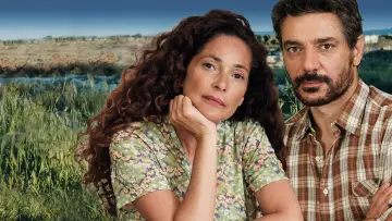 Backdrop for the TV series "Storia di una famiglia perbene" #1800762