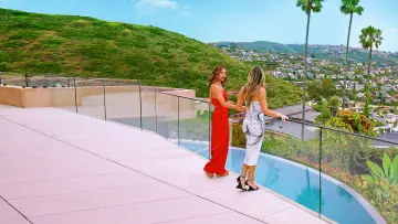 Backdrop for the TV series "Selling the OC" #1559118