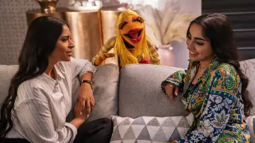 Backdrop for the TV series "The Muppets Mayhem" #1721246