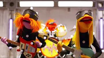 Backdrop for the TV series "The Muppets Mayhem" #1721253