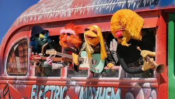 Backdrop for the TV series "The Muppets Mayhem" #1721274