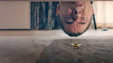 Backdrop к сериалу "Man vs Bee" #1466925